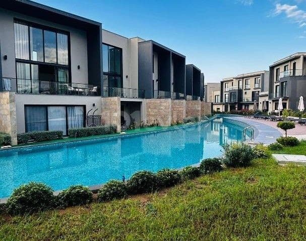 Apartment for sale within walking distance to the sea in Girne Karaoglanoglu 2+1 site