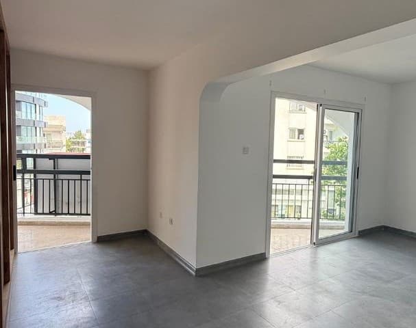 COMMERCIAL LICENSED OFFICE ON MAIN STREET IN KYRENIA CENTER