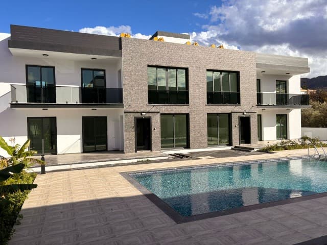 In KKTC Girne Alsancak 3+1 apartment that cannot be missed